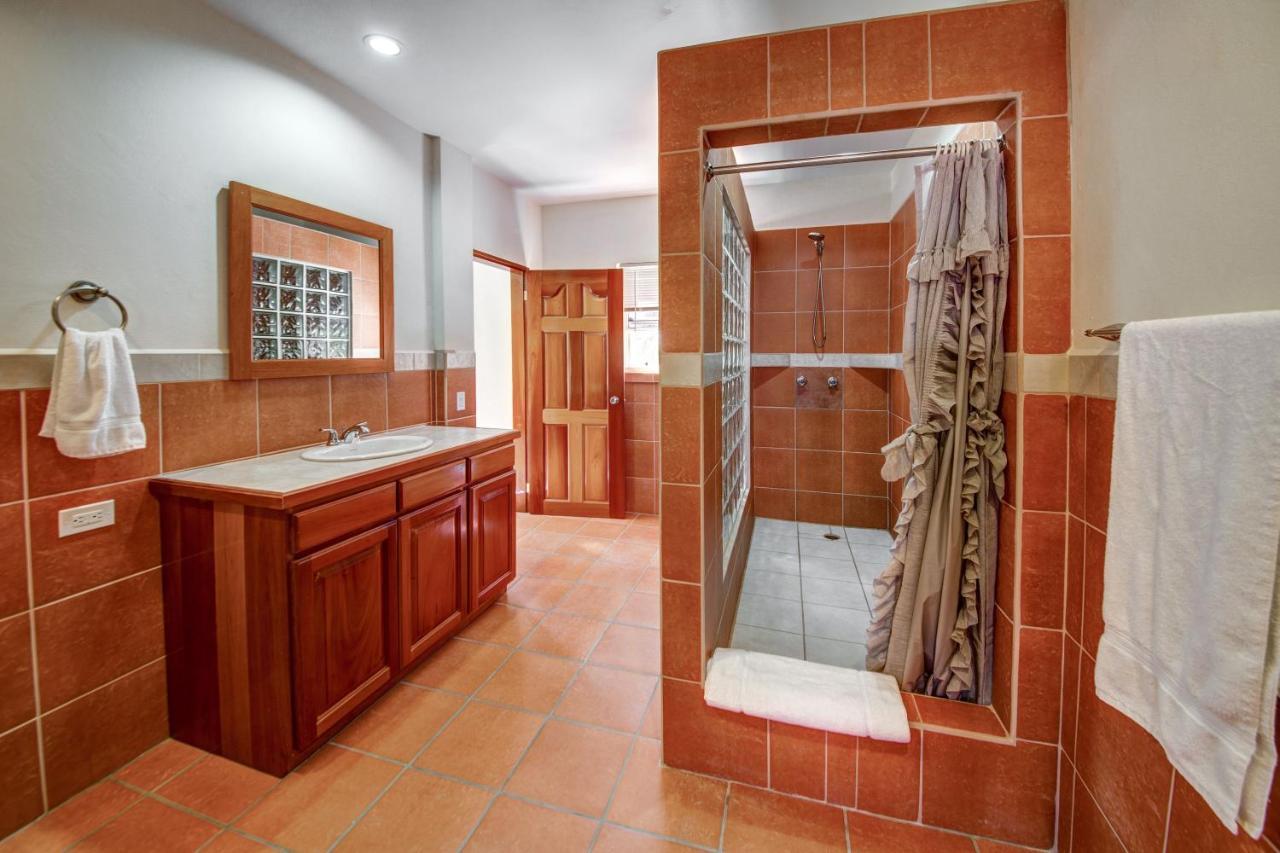 Pura Vida Inn เคย์คอล์กเกอร์ ภายนอก รูปภาพ